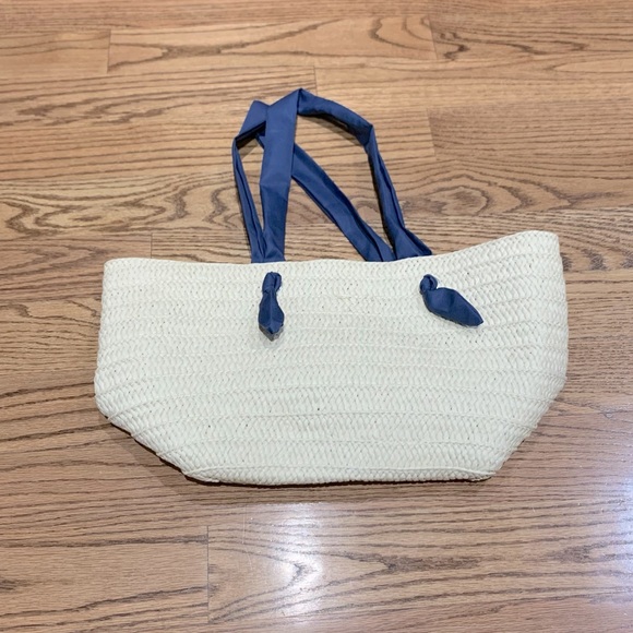 Neiman Marcus StrawTote with fabric handle - Picture 4 of 8